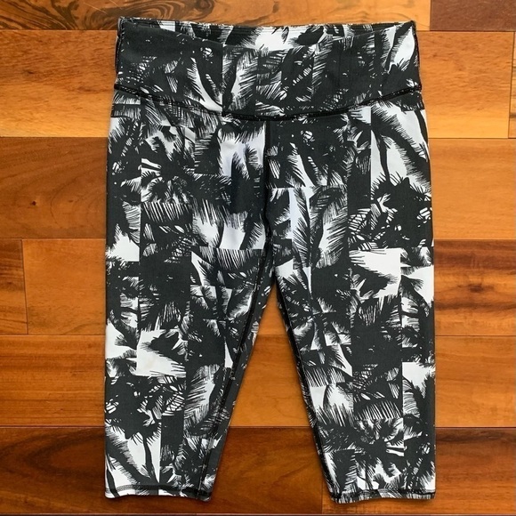 Fabletics Malibu Palm Tree Leggings - Picture 3 of 6